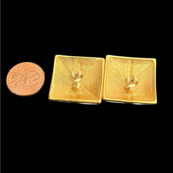 Vintage Monet Gold and Cream Geometric Earrings - Picture 5 of 5